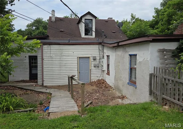 Photo 3 of Single family home for sale at 134 N Douglas Ave, Belleville, IL 62220 | MLS# MIS26035928 | Listing updated on 2026-10-01