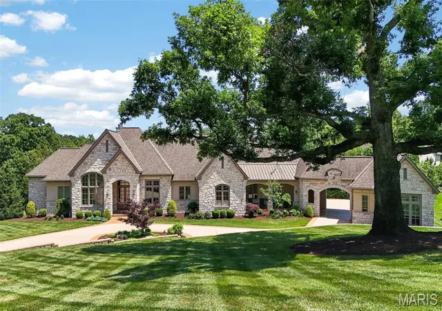 Photo 1 of Mansion for sale at 262 Dietrich Rd, Ballwin, MO 63021 | MLS# MIS26035930 | Listing updated on 2026-09-03