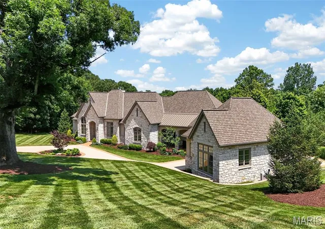 Photo 3 of Mansion for sale at 262 Dietrich Rd, Ballwin, MO 63021 | MLS# MIS26035930 | Listing updated on 2026-09-03