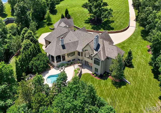 Photo 3 of Single family home for sale at 262 Dietrich Rd, Ballwin, MO 63021 | MLS# MIS26035930 | Listing updated on 2026-09-03