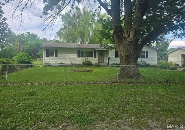Homes for sale in East Saint Louis, IL | 5223 Gay Ave, East Saint Louis, IL 62207 | MLS# MIS26035934