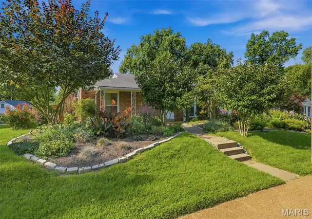 Photo 2 of Sale Pending at 8412 Old Bonhomme Rd, Saint Louis, MO 63132 | MLS# MIS26035938 | Listing updated on 2026-08-11