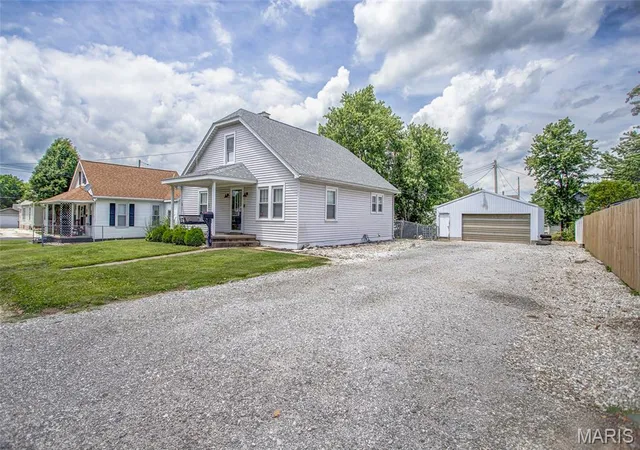 Homes for sale in Jerseyville, IL | 605 Slaten Ave, Jerseyville, IL 62052 | MLS# MIS26035956