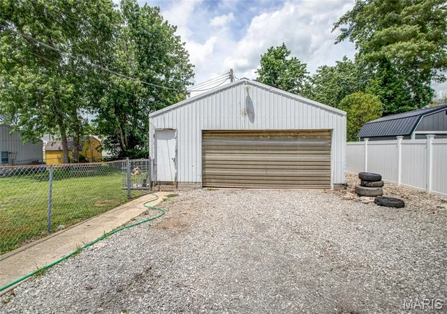 Homes for sale in Jerseyville, IL | 605 Slaten Ave, Jerseyville, IL 62052 | MLS# MIS26035956