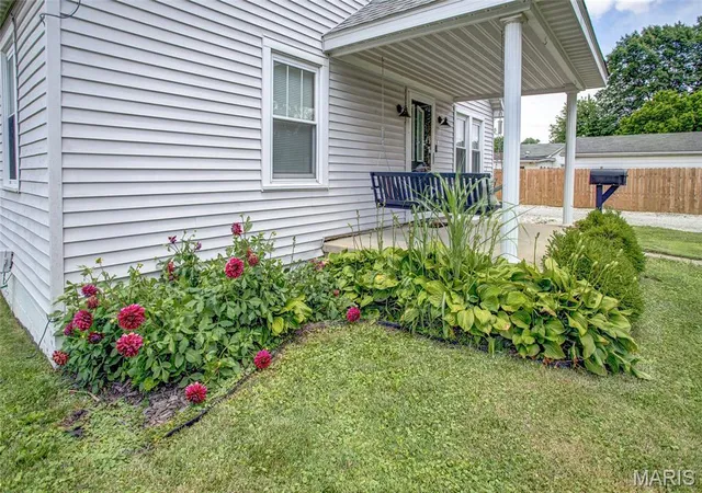 Homes for sale in Jerseyville, IL | 605 Slaten Ave, Jerseyville, IL 62052 | MLS# MIS26035956