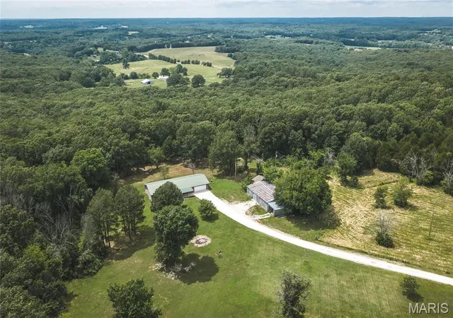 Photo 3 of Single family home for sale at 8107 Hwy 185, Leslie, MO 63056 | MLS# MIS26035957 | Listing updated on 2026-09-21