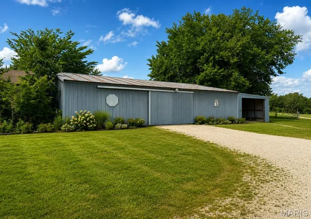 Photo 3 of Single family home for sale at 8107 Hwy 185, Leslie, MO 63056 | MLS# MIS26035957 | Listing updated on 2026-10-08