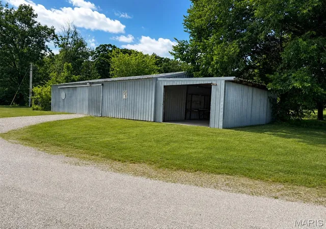 Photo 4 of Single family home for sale at 8107 Hwy 185, Leslie, MO 63056 | MLS# MIS26035957 | Listing updated on 2026-10-08