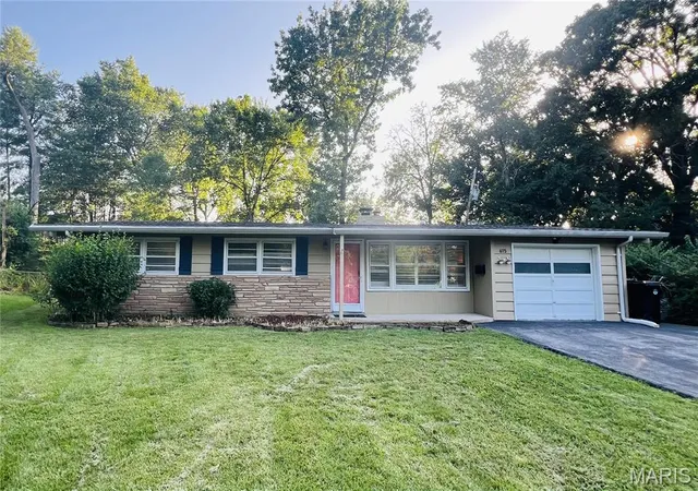 Homes for sale in Kirkwood, MO | 615 Crest Ct, Kirkwood, MO 63122 | MLS# MIS26035970