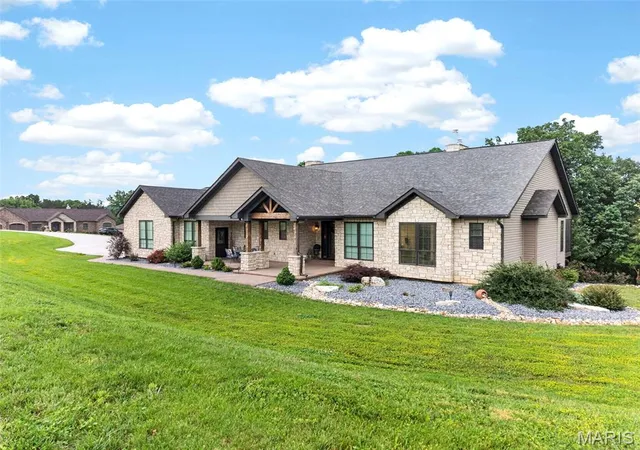 2nd image of 992 Foggy Ct, Washington, MO 63090 | MLS# MIS26035973