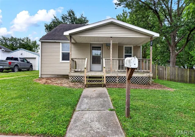 Homes for sale in Bowling Green, MO | 22 Jefferson Dr, Bowling Green, MO 63334 | MLS# MIS26035982