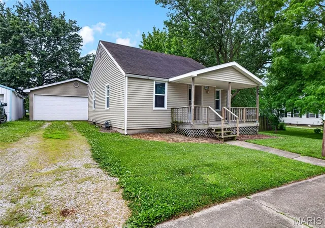 Homes for sale in Bowling Green, MO | 22 Jefferson Dr, Bowling Green, MO 63334 | MLS# MIS26035982