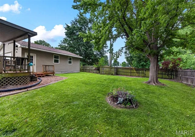 Homes for sale in Bowling Green, MO | 22 Jefferson Dr, Bowling Green, MO 63334 | MLS# MIS26035982