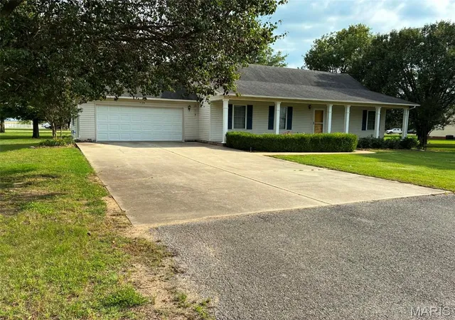Homes for sale in Bernie, MO | 910 W Kennedy Ave, Bernie, MO 63822 | MLS# MIS26036032