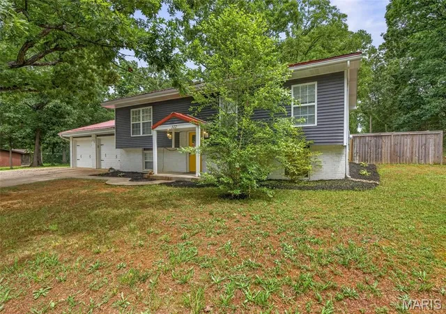 Photo 3 of Single family home for sale at 322 Saint Pierre St, Bonne Terre, MO 63628 | MLS# MIS26036044 | Listing updated on 2026-10-05