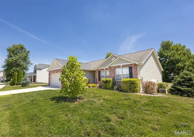 Homes for sale in Shiloh, IL | 2798 London Ln, Shiloh, IL 62221 | MLS# MIS26036070