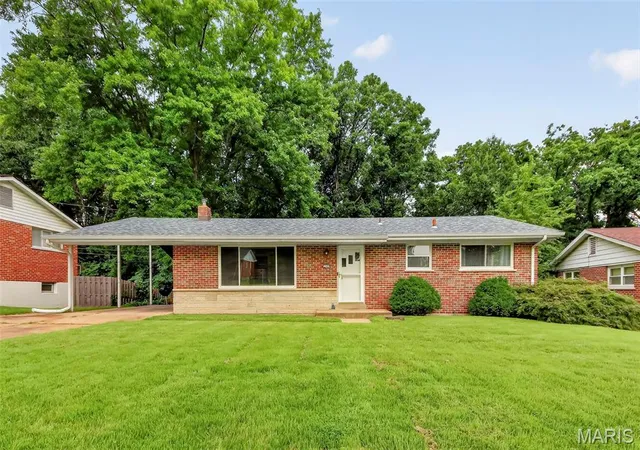Photo 2 of Sale Pending at 2349 Buller Dr, Saint Louis, MO 63114 | MLS# MIS26036082 | Listing updated on 2026-09-21