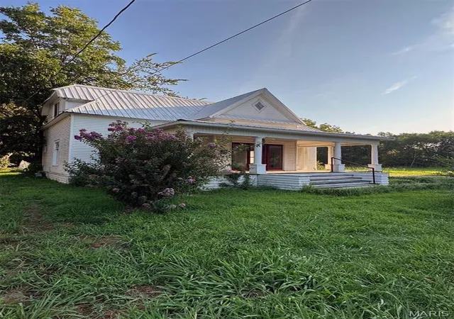 3rd image of 333 E Stoddard St, Dexter, MO 63841 | MLS# MIS26036092