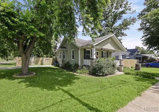 Homes for sale in Caseyville, IL | 401 N Long St, Caseyville, IL 62232 | MLS# MIS26036095
