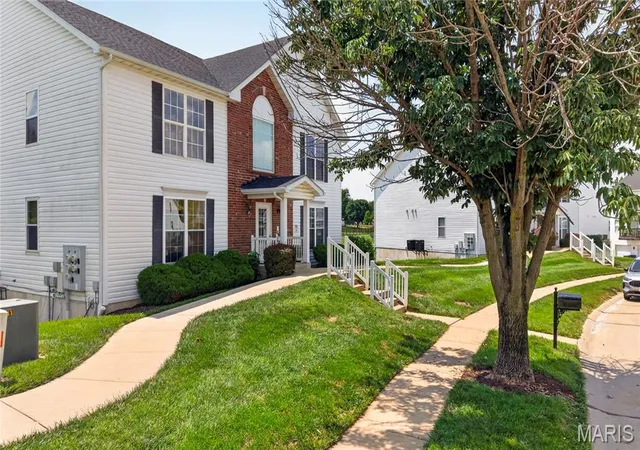 Listing Photo 3 - Condo for sale in building located at 10 Homefield Gdns Dr, O'Fallon, MO 63366 - Unit #17N