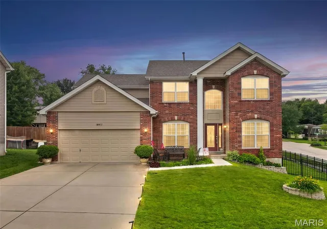 2nd image of 10977 Edgemoor Ter, Saint Louis, MO 63123 | MLS# MIS26036141