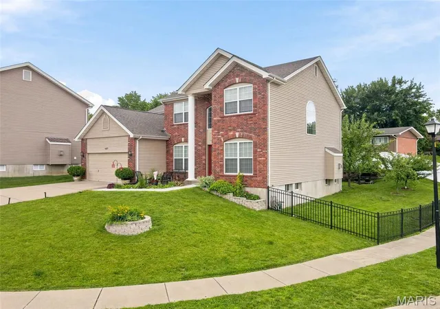 3rd image of 10977 Edgemoor Ter, Saint Louis, MO 63123 | MLS# MIS26036141
