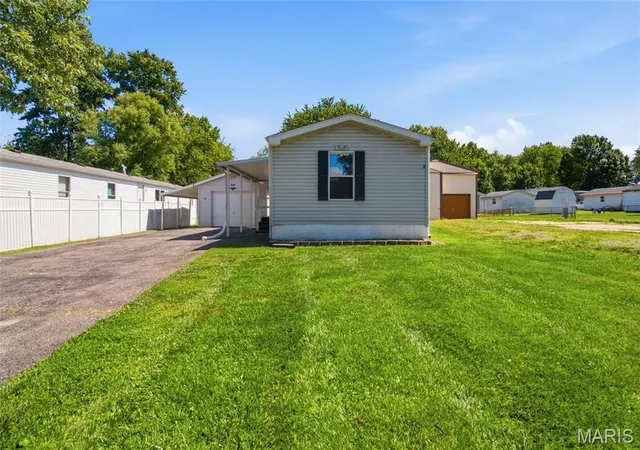 Photo 1 of Single family home for sale at 1805 Creekview Dr, O Fallon, IL 62269 | MLS# MIS26036176 | Listing updated on 2026-08-17