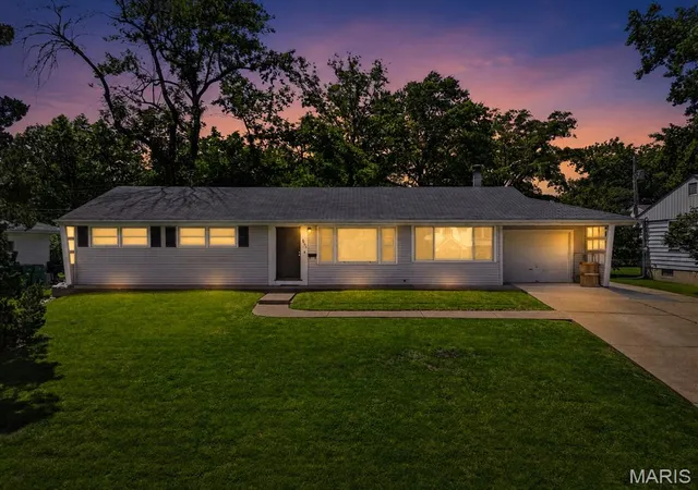 Homes for sale in St Louis, MO | 805 Brookridge Dr, St Louis, MO 63119 | MLS# MIS26036177