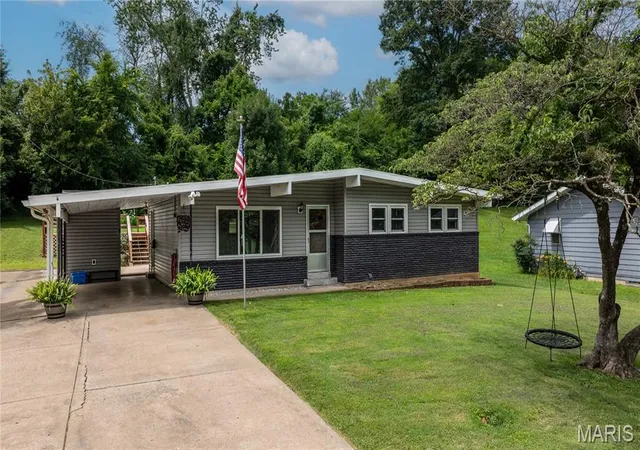 Photo 1 of Single family home for sale at 1131 Corinne St, Jackson, MO 63755 | MLS# MIS26036183 | Listing updated on 2026-09-01