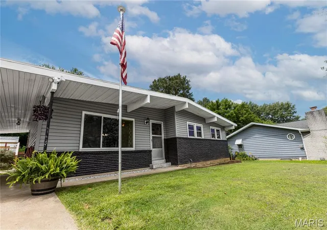 Photo 4 of Single family home for sale at 1131 Corinne St, Jackson, MO 63755 | MLS# MIS26036183 | Listing updated on 2026-09-28