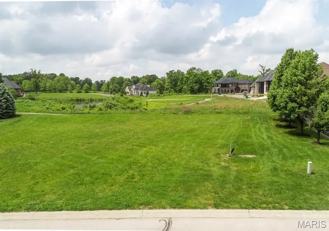 Homes for sale in Caseyville, IL | 305 Forest Oaks Dr, Caseyville, IL 62232 | MLS# MIS26036215