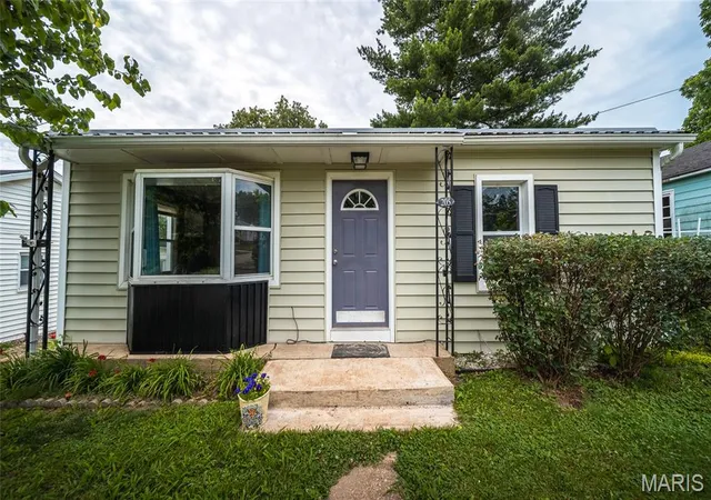 Homes for sale in Dixon, MO | 205 Maple St S, Dixon, MO 65459 | MLS# MIS26036232