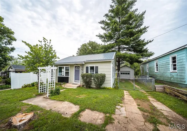Homes for sale in Dixon, MO | 205 Maple St S, Dixon, MO 65459 | MLS# MIS26036232