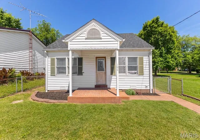 Homes for sale in Ellis Grove, IL | 106 N Main St, Ellis Grove, IL 62241 | MLS# MIS26036260