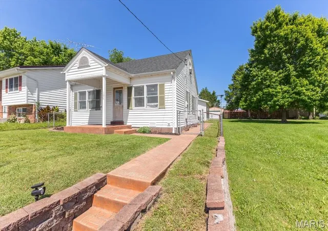 Homes for sale in Ellis Grove, IL | 106 N Main St, Ellis Grove, IL 62241 | MLS# MIS26036260