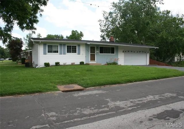 1st image of 1060 Loveland Dr, Florissant, MO 63031 | MLS# MIS26036280