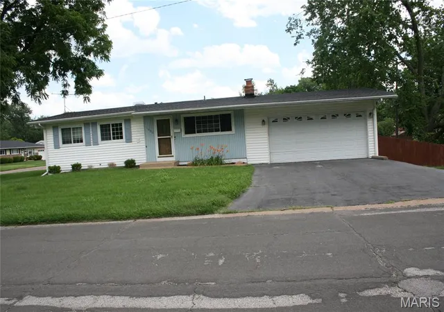 2nd image of 1060 Loveland Dr, Florissant, MO 63031 | MLS# MIS26036280