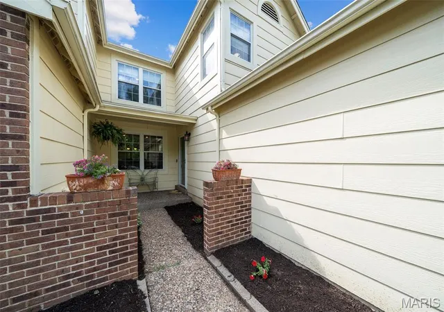 Photo 2 of Townhouse for sale at 11980 Autumn Lakes Dr, Maryland Heights, MO 63043 | MLS# MIS26036288 | Listing updated on 2026-09-13
