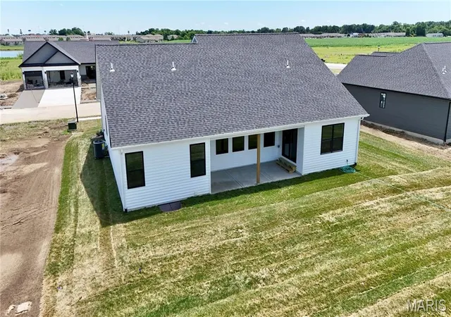 Photo 4 of Sale Pending at 308 Rumsfeld Dr, Troy, IL 62294 | MLS# MIS26036299 | Listing updated on 2026-08-01