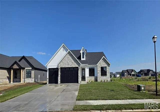 Photo 2 of Sale Pending at 308 Rumsfeld Dr, Troy, IL 62294 | MLS# MIS26036299 | Listing updated on 2026-08-01