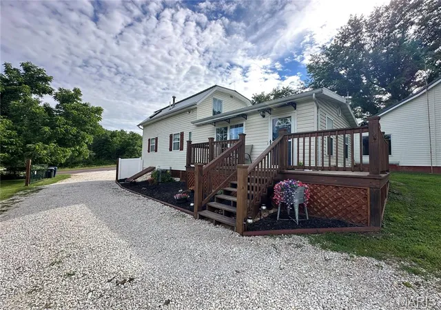 Photo 3 of Sale Pending at 23454 Hwy C, Belle, MO 65013 | MLS# MIS26036319 | Listing updated on 2026-09-19