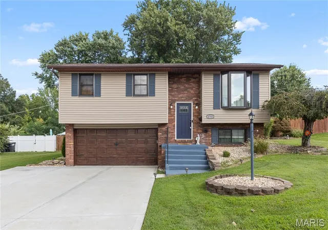 Photo 1 of Sale Pending at 4705 Snow White Ter, Alton, IL 62002 | MLS# MIS26036324 | Listing updated on 2026-09-05