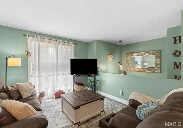 Photo 4 of Sale Pending at 4705 Snow White Ter, Alton, IL 62002 | MLS# MIS26036324 | Listing updated on 2026-09-05