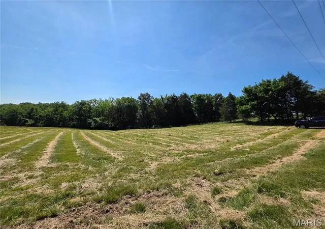 Photo 3 of Single family home for sale at 5506 Ll Rd, Waterloo, IL 62298 | MLS# MIS26036345 | Listing updated on 2026-06-09