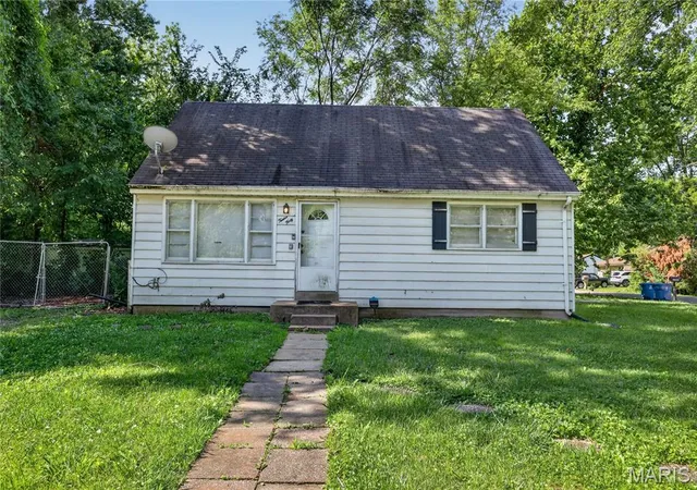 Single family home for sale at 1240 Lakeview Ave, Saint Louis, MO 63138 | MLS# MIS26036352