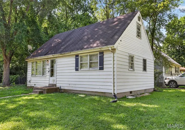 Photo 2 of Single family home for sale at 1240 Lakeview Ave, Saint Louis, MO 63138 | MLS# MIS26036352 | Listing updated on 2026-10-19