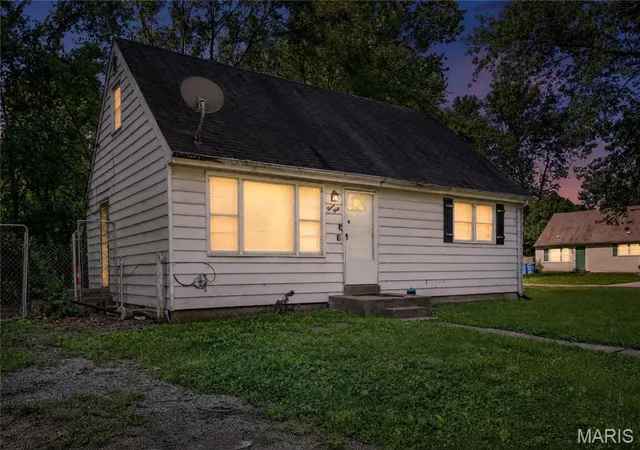 Photo 3 of Single family home for sale at 1240 Lakeview Ave, Saint Louis, MO 63138 | MLS# MIS26036352 | Listing updated on 2026-10-19