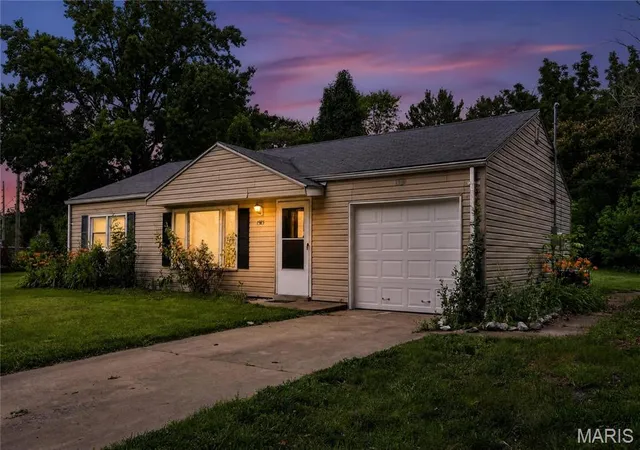 Photo 1 of Single family home for sale at 1565 Lakeside Ln, Saint Louis, MO 63138 | MLS# MIS26036365 | Listing updated on 2026-10-19