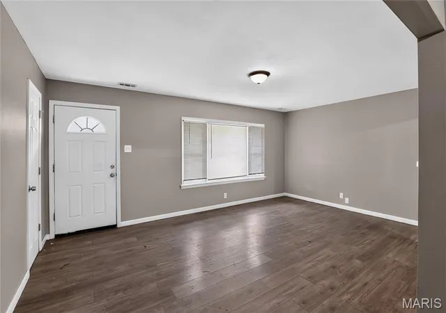 Photo 4 of Single family home for sale at 1565 Lakeside Ln, Saint Louis, MO 63138 | MLS# MIS26036365 | Listing updated on 2026-10-19