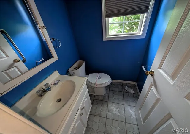 4th image of 2 Highland Dr, Belleville, IL 62226 | MLS# MIS26036368